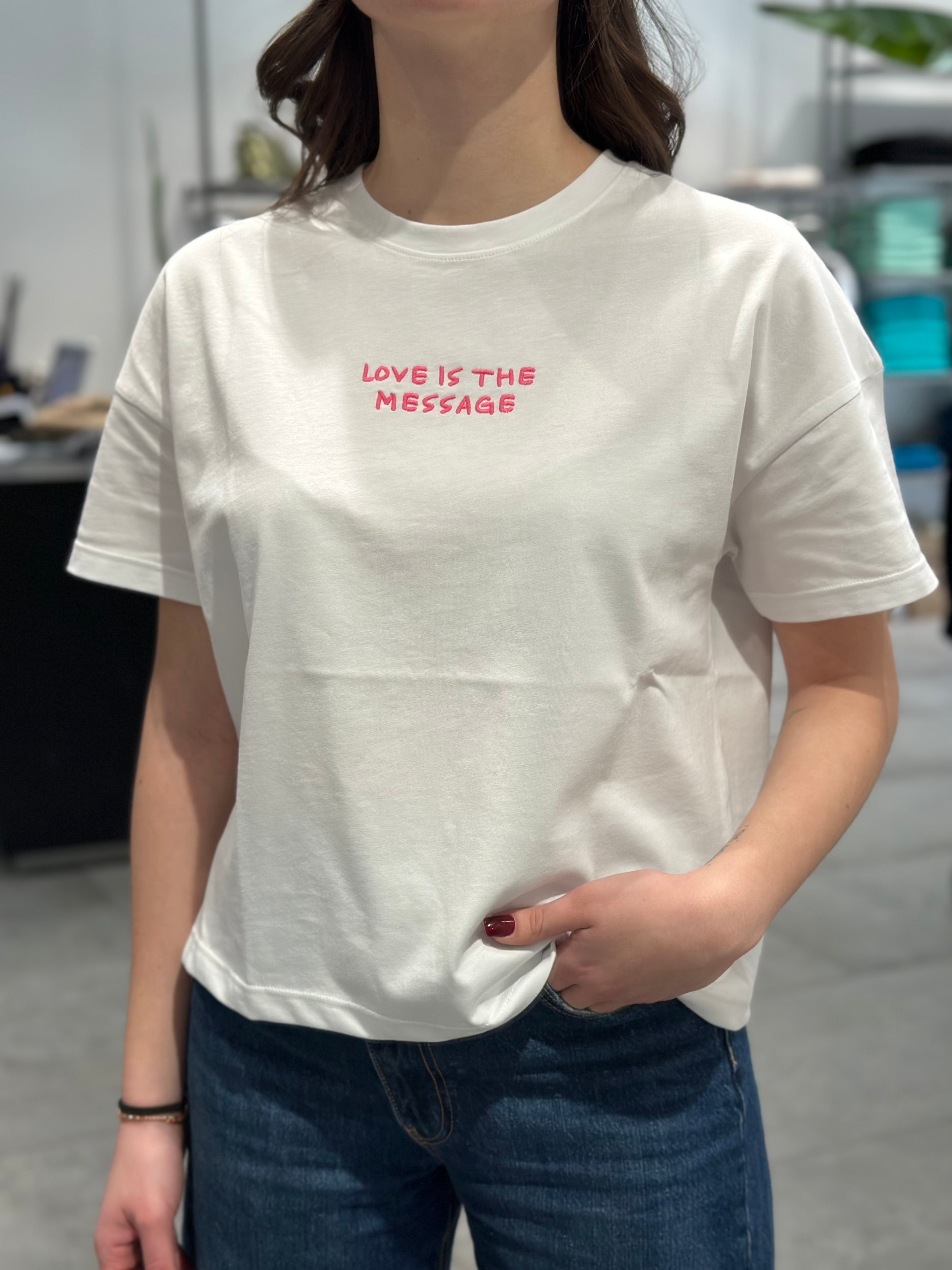 T-shirt Superculture Love is the message 1197 (11814129008980)